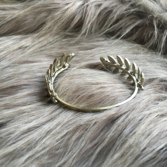 JustFab | Silver Color Leaves Bracelet - Picture 8 of 8